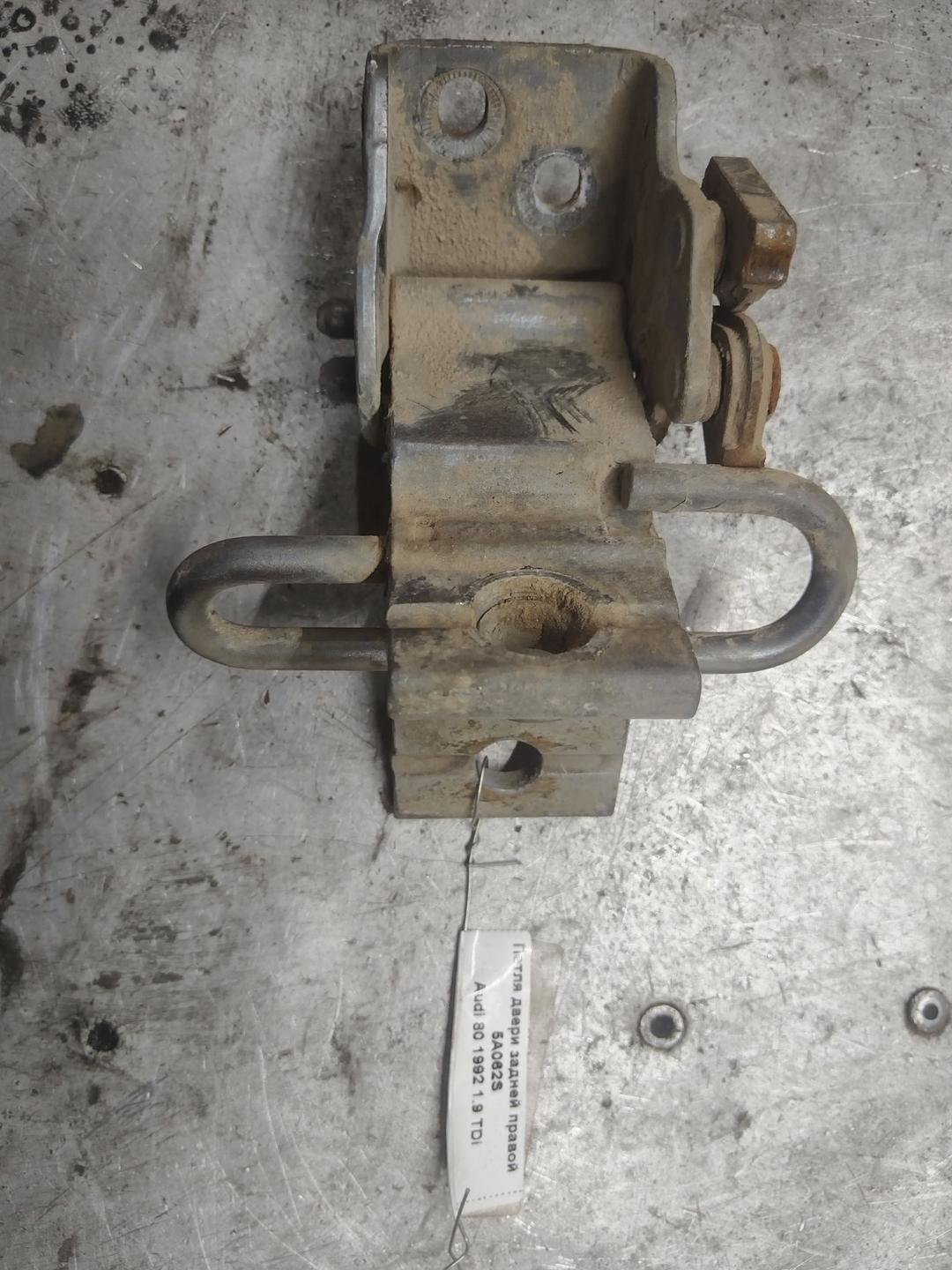 Петля двери задней правой 5A062S Audi 80