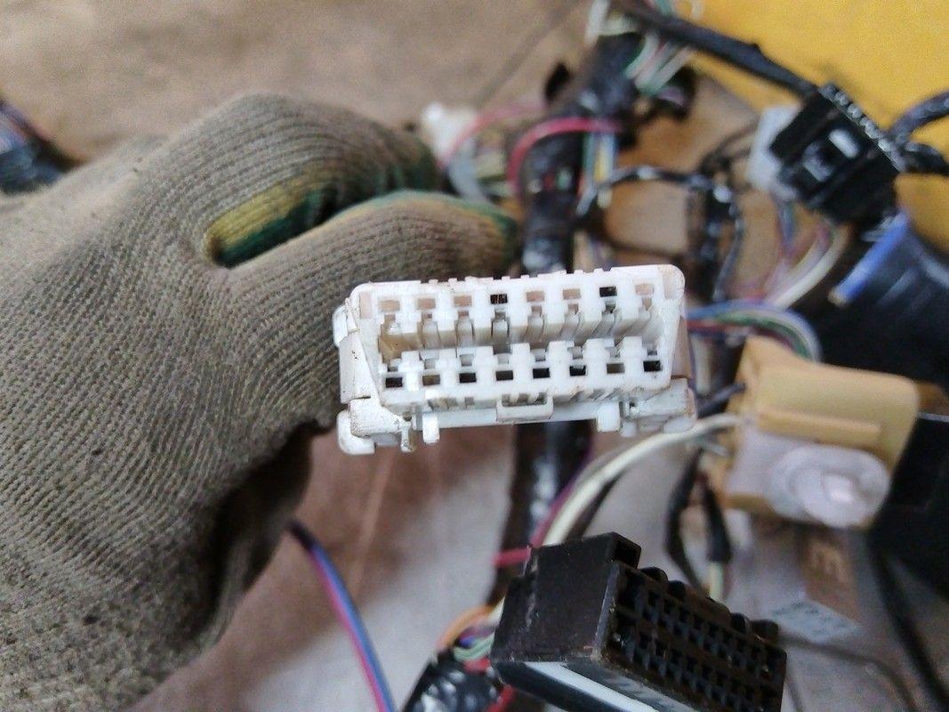 Проводка салона AQ2K7U Toyota Avensis Verso - Фото 22