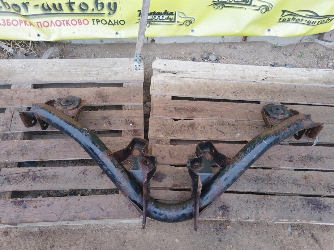 Балка подвески задняя 7B1010 Ford Sierra