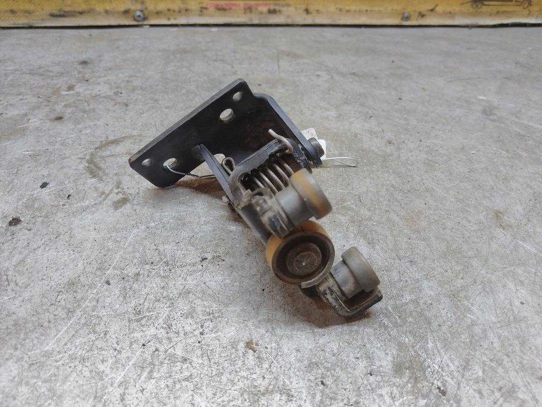 Ролик двери сдвижной G63T3F Ford Tourneo Connect купить на авторазборке