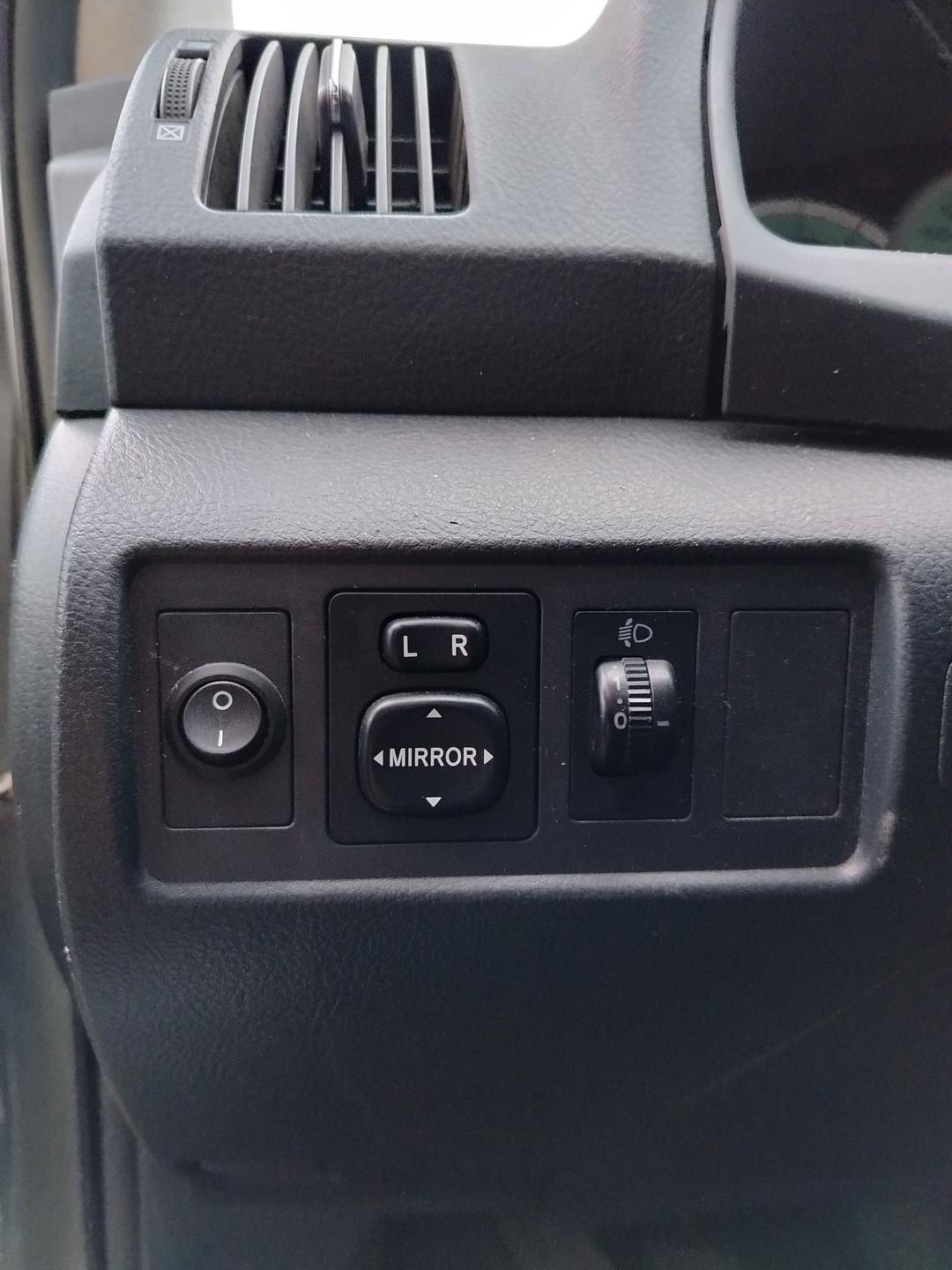 Кнопка корректора фар YBAKJ2 Toyota Corolla Verso - Фото 1