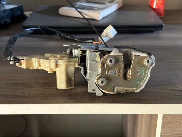 Замок двери задней правой ZCRMC5 Toyota Yaris Verso купить с доставкой