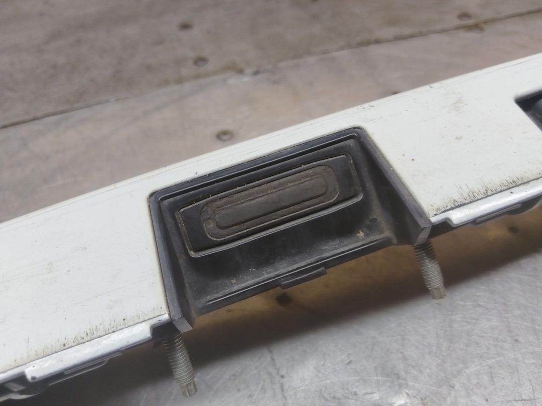 Накладка подсветки номера V1TQGT Nissan Note - Фото 5