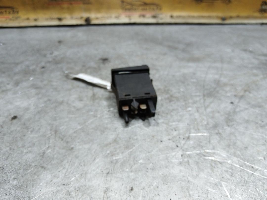 Кнопка противотуманных фар OQZ468 Audi 100 купить в магазине запчастей бу