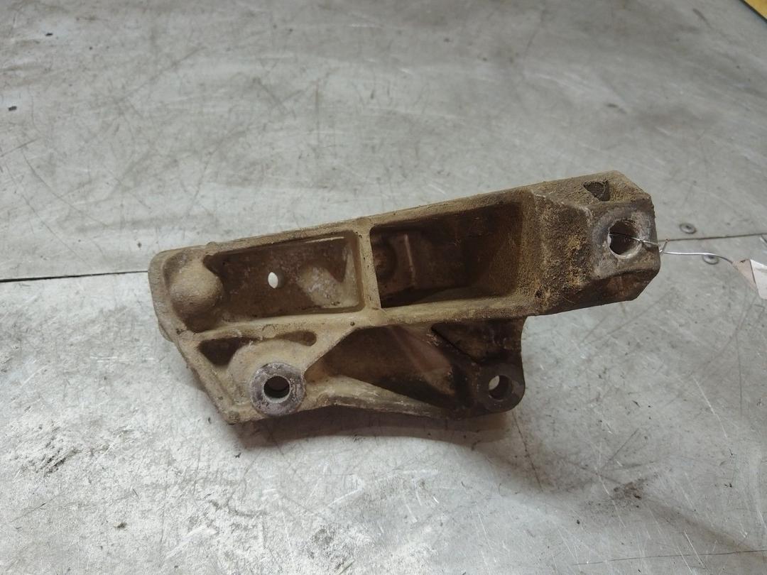 Кронштейн КПП N8NW9Q Audi A3 - Фото 1