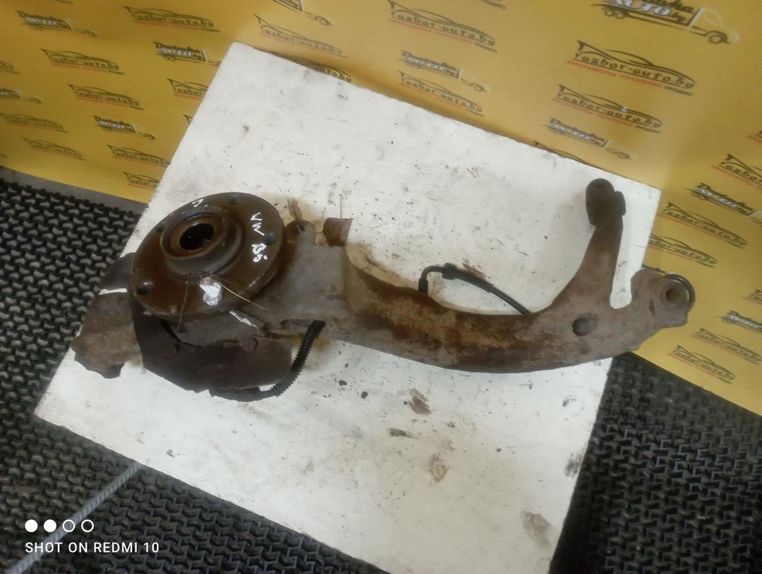 Кулак поворотный правый FB3O7O Volkswagen Passat купить в магазине запчастей бу