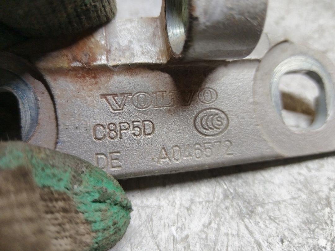 Петля двери передней правой Y06KM4 Volvo XC70 купить в магазине запчастей бу