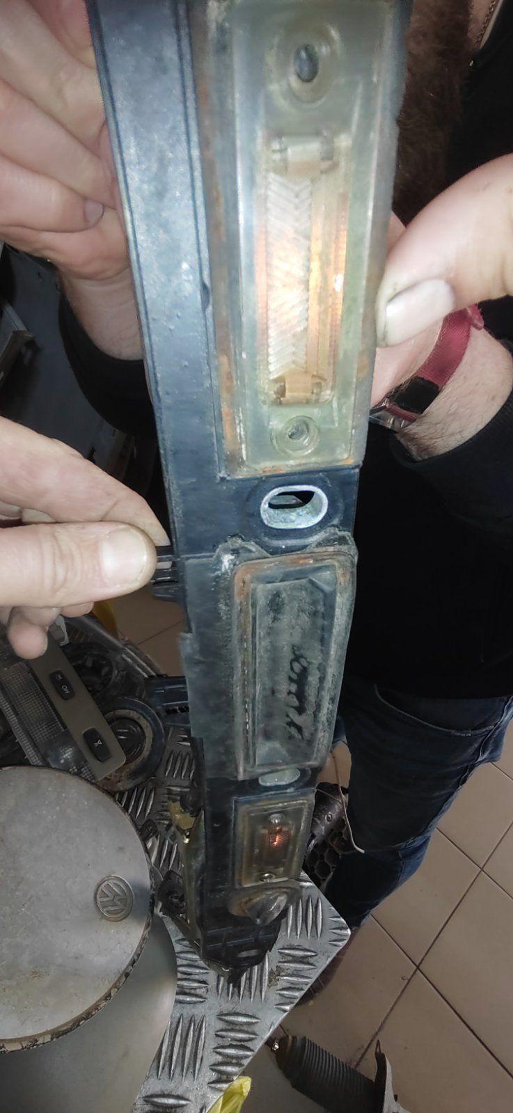 Накладка подсветки номера PB8XT5 Volkswagen Passat - Фото 5