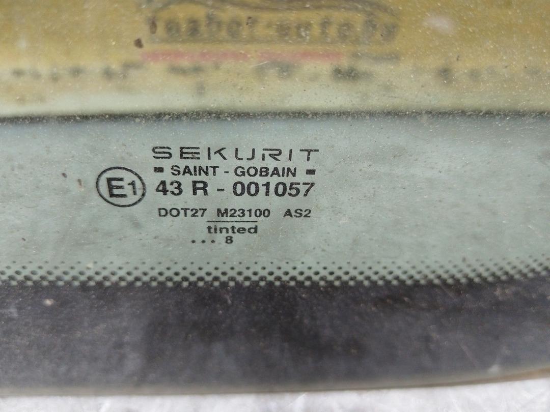 Стекло кузовное боковое правое L6RZQA Ford Escort купить