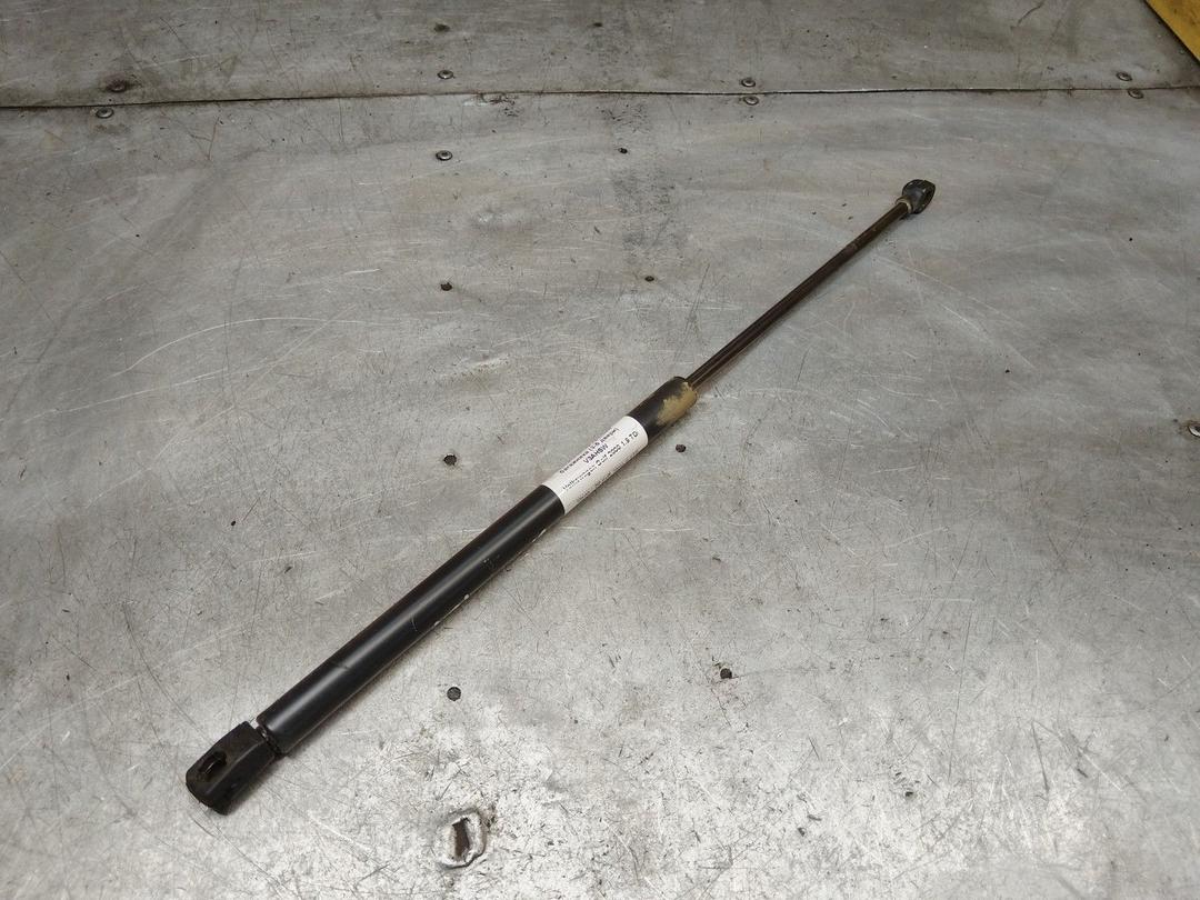 Амортизатор крышки багажника (3-5 двери) V3AHSW Volkswagen Golf - Фото 1