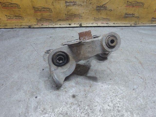 Кулак задний правый UWDAGQ Volvo S60 купить в магазине запчастей бу