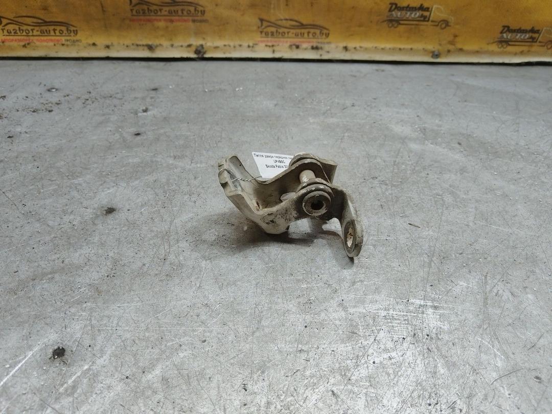 Петля двери передней левой UP4BSC Skoda Fabia