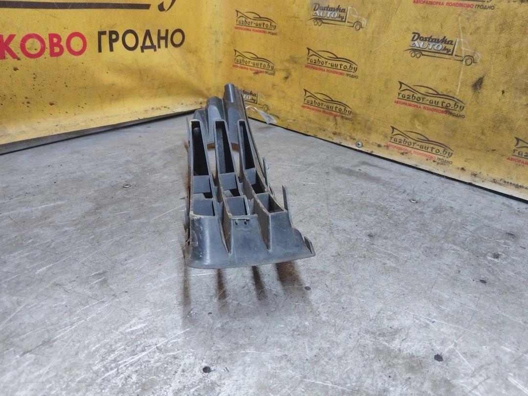 Заглушка (решетка) в бампер передний FN7IK8 Volkswagen Passat купить в магазине запчастей бу