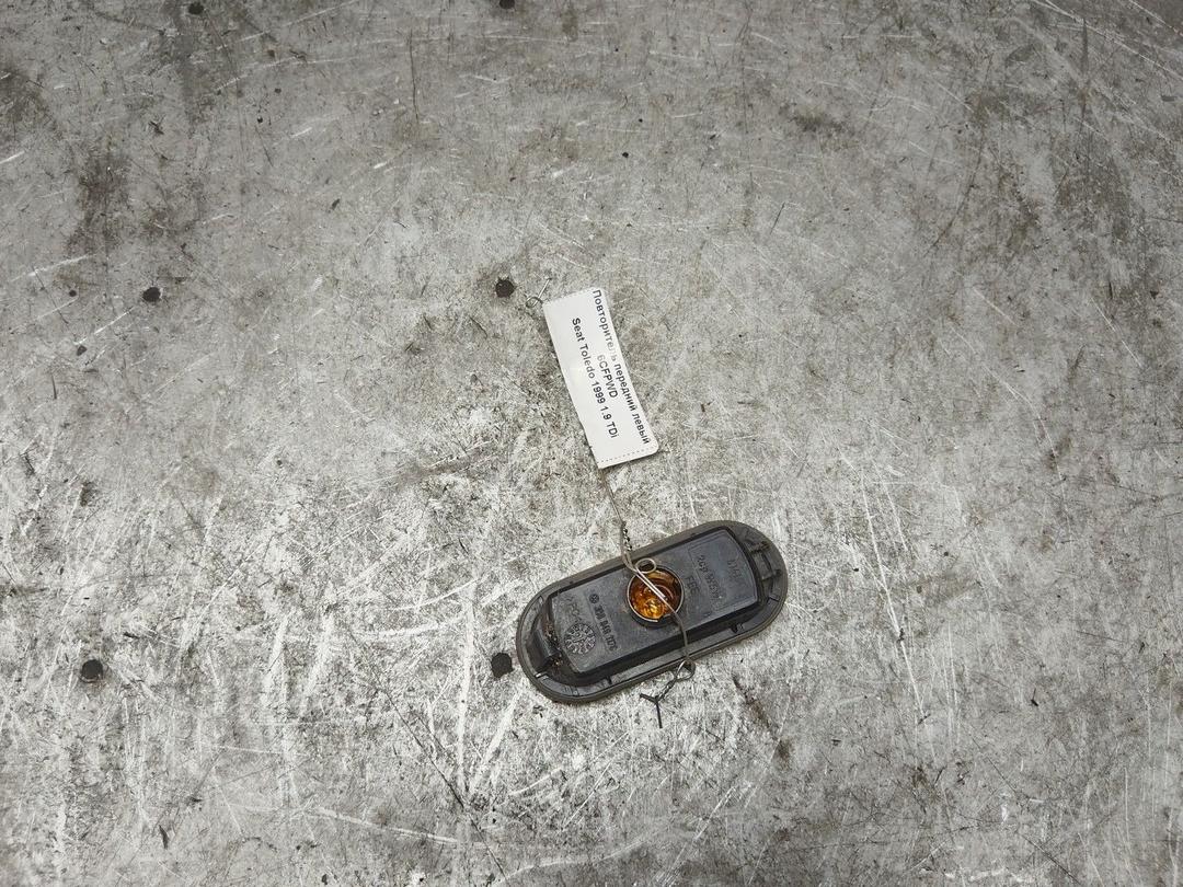 Повторитель передний левый 6CFPWD Seat Toledo купить на авторазборке