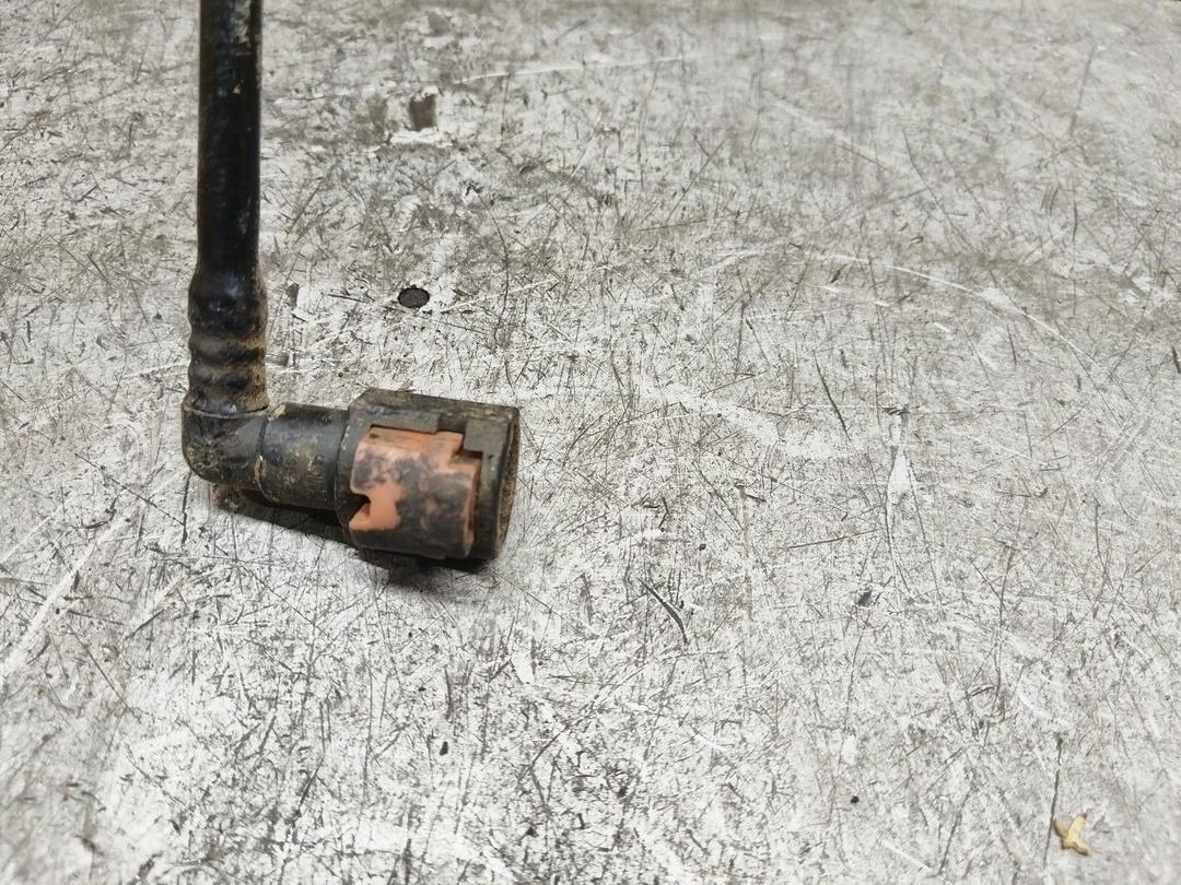 Трубка топливная 8B126V Toyota Corolla купить