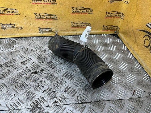 Патрубок воздушного фильтра UMXZB2 Skoda Roomster