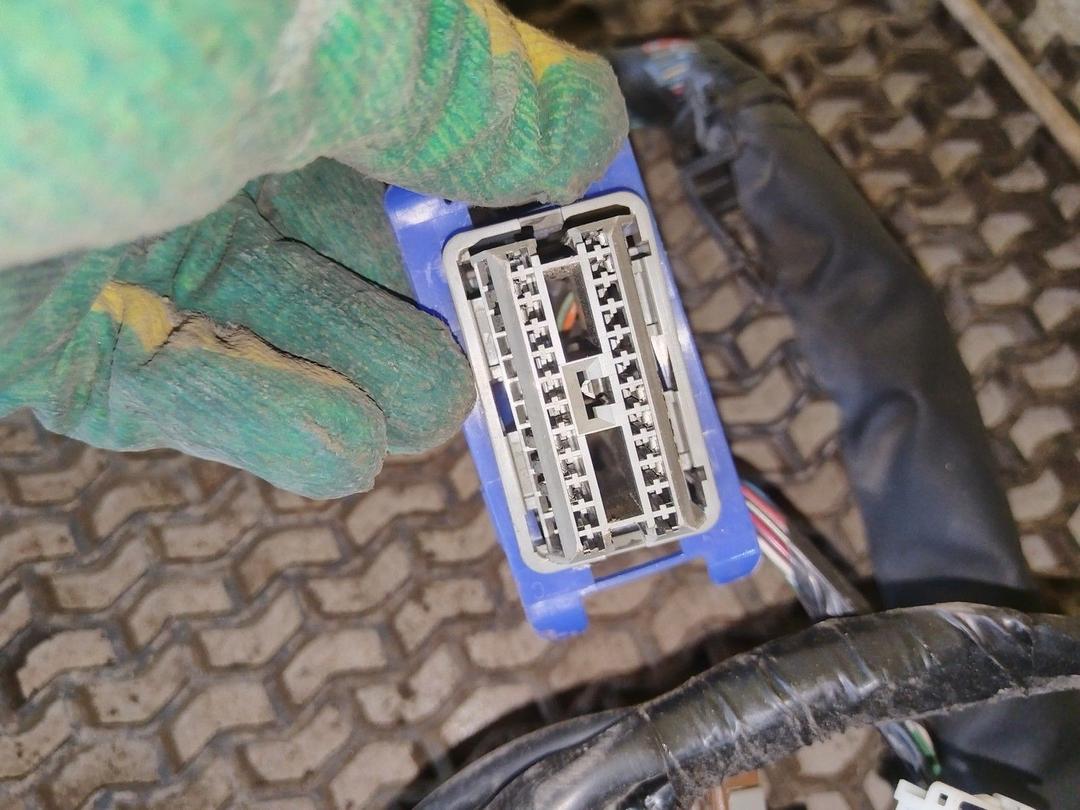 Проводка салона HUC767 Mitsubishi Carisma - Фото 20