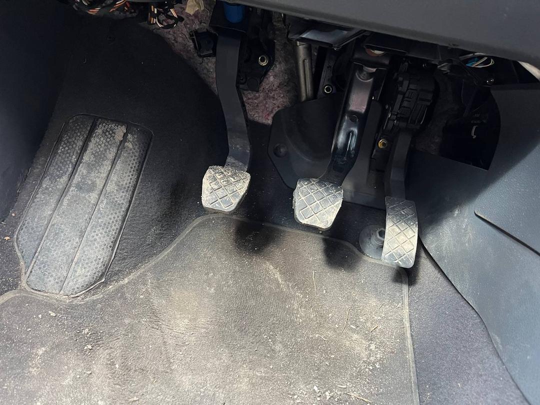 Узел педальный (блок педалей) YFF7YM Volkswagen Polo купить