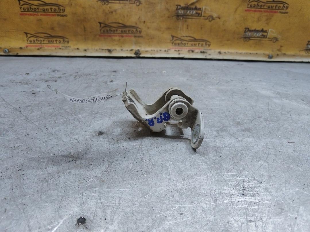 Петля двери передней правой 3LFR73 Skoda Fabia