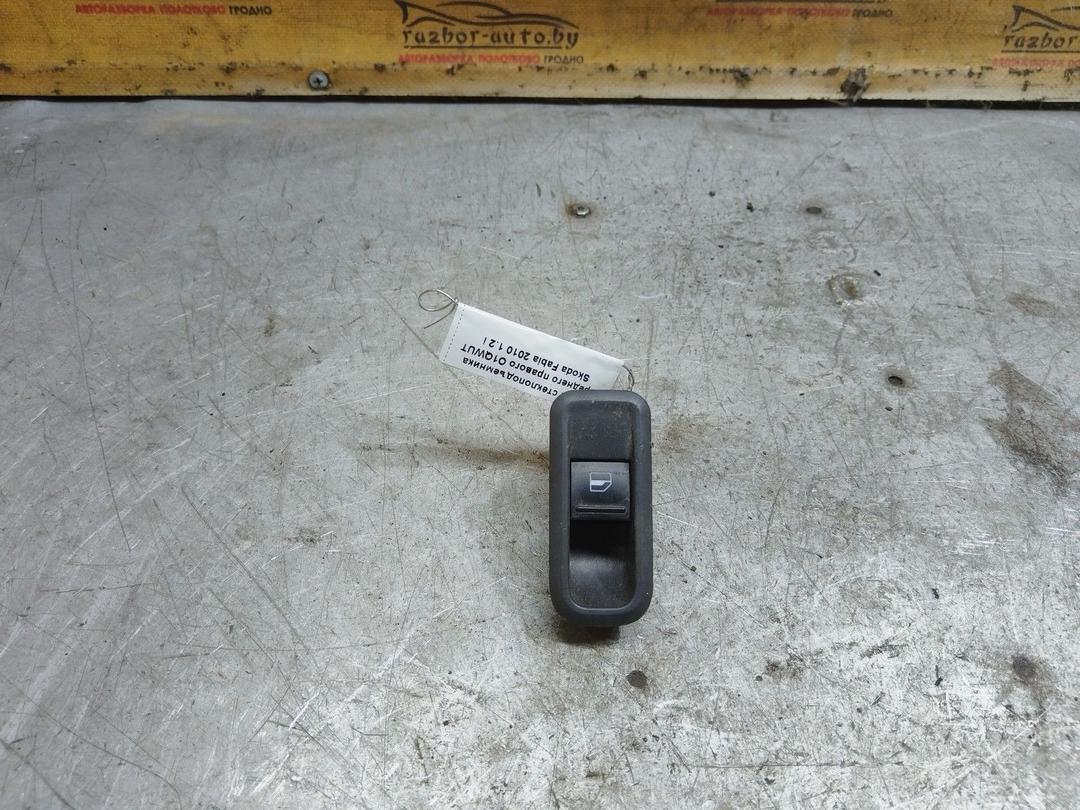 Кнопка стеклоподъемника переднего правого O1QWUT Skoda Fabia