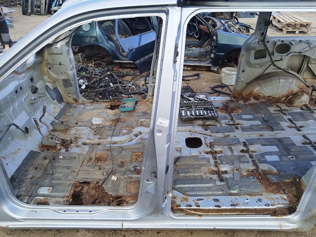 Стойка кузовная центральная левая NI377E Kia Carnival - Фото 1