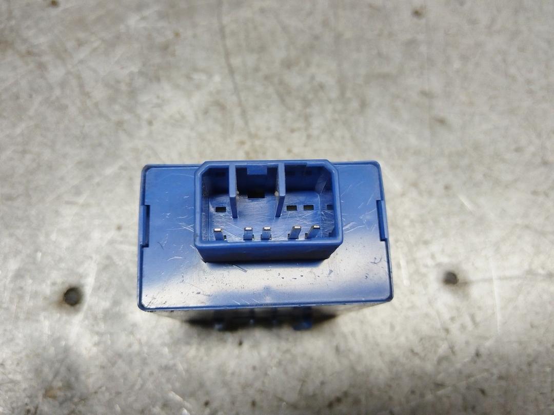 Реле стеклоочистителей (дворников) 1MFB6P Mazda Premacy купить с доставкой