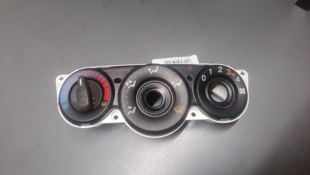 Блок управления печки/климат-контроля 4R10E3 Ford Focus