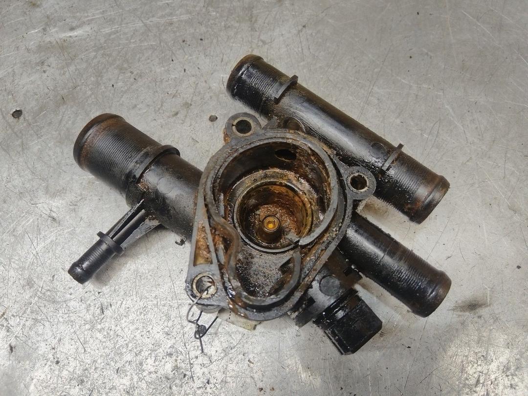 Корпус термостата L1U384 Renault Scenic RX4 купить