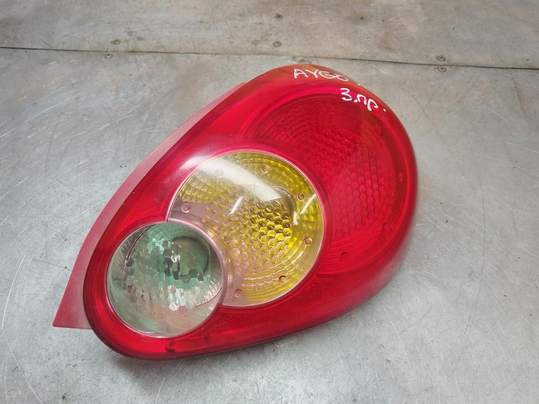 Фонарь задний правый 7HHX8X Toyota Aygo