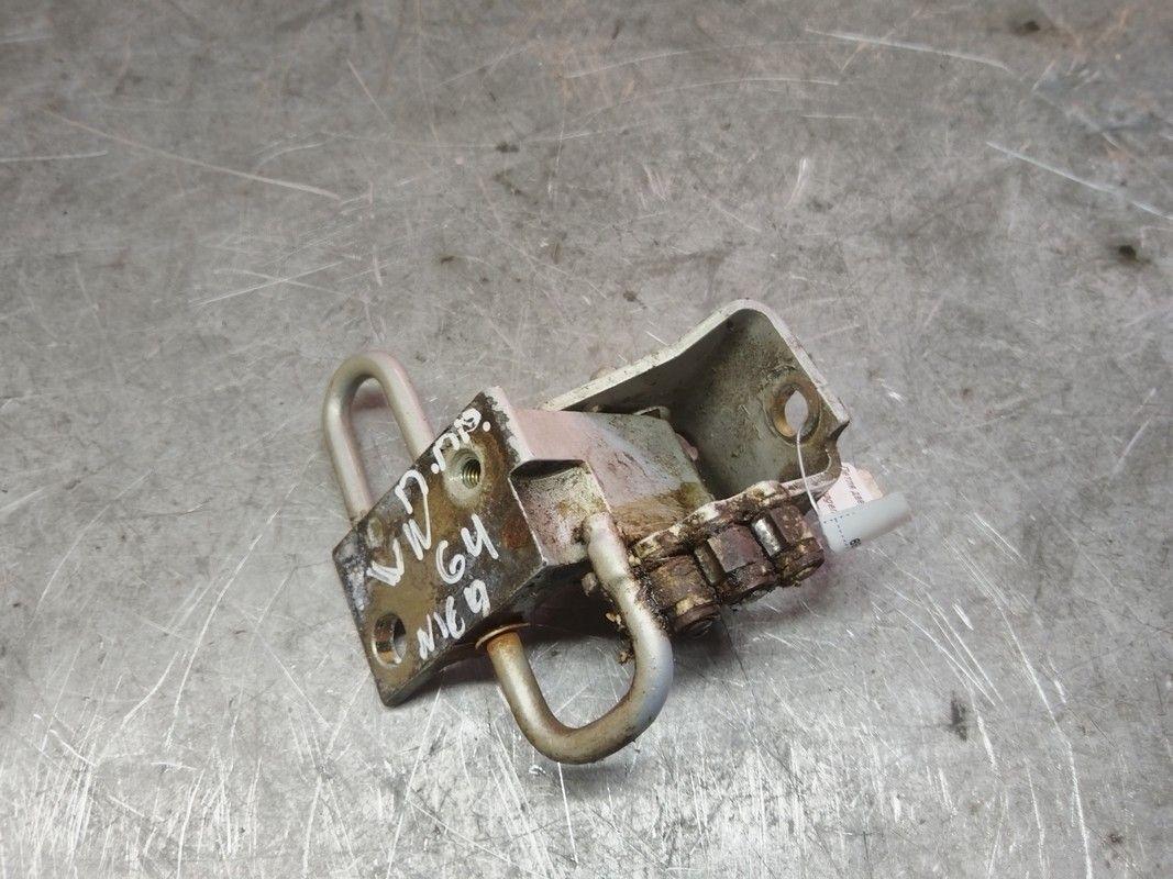 Петля двери передней правой P17BOY Volkswagen Golf