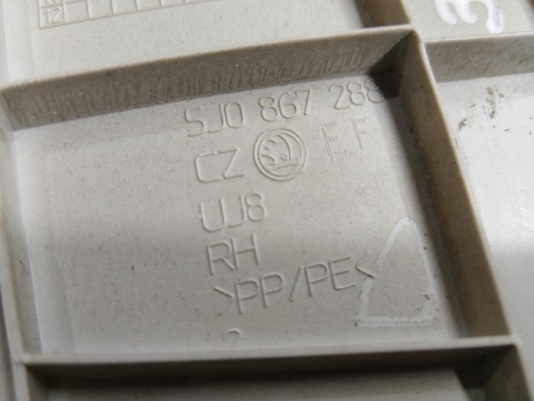 Обшивка стойки задней правой F5QW4B Skoda Fabia купить с доставкой