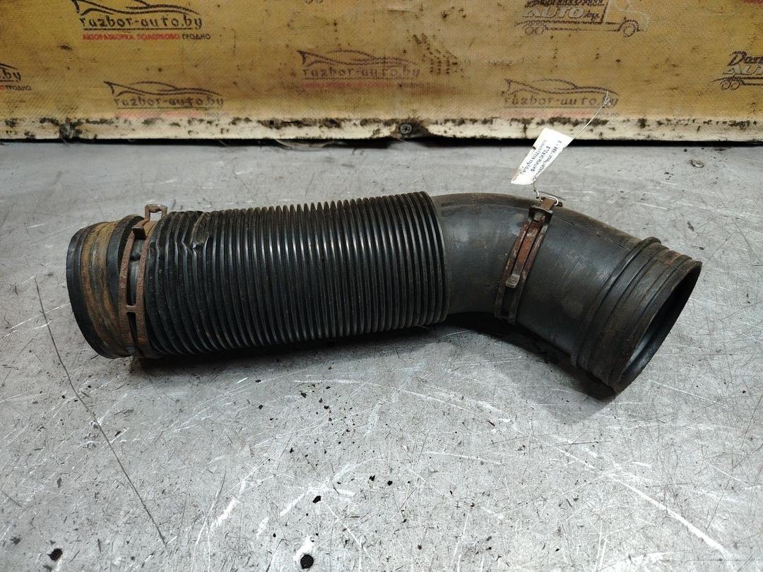 Патрубок воздушного фильтра 0KR2LB Volkswagen Passat - Фото 1
