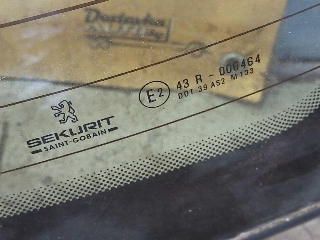 Стекло заднее C0VCLV Peugeot 406 - Фото 2