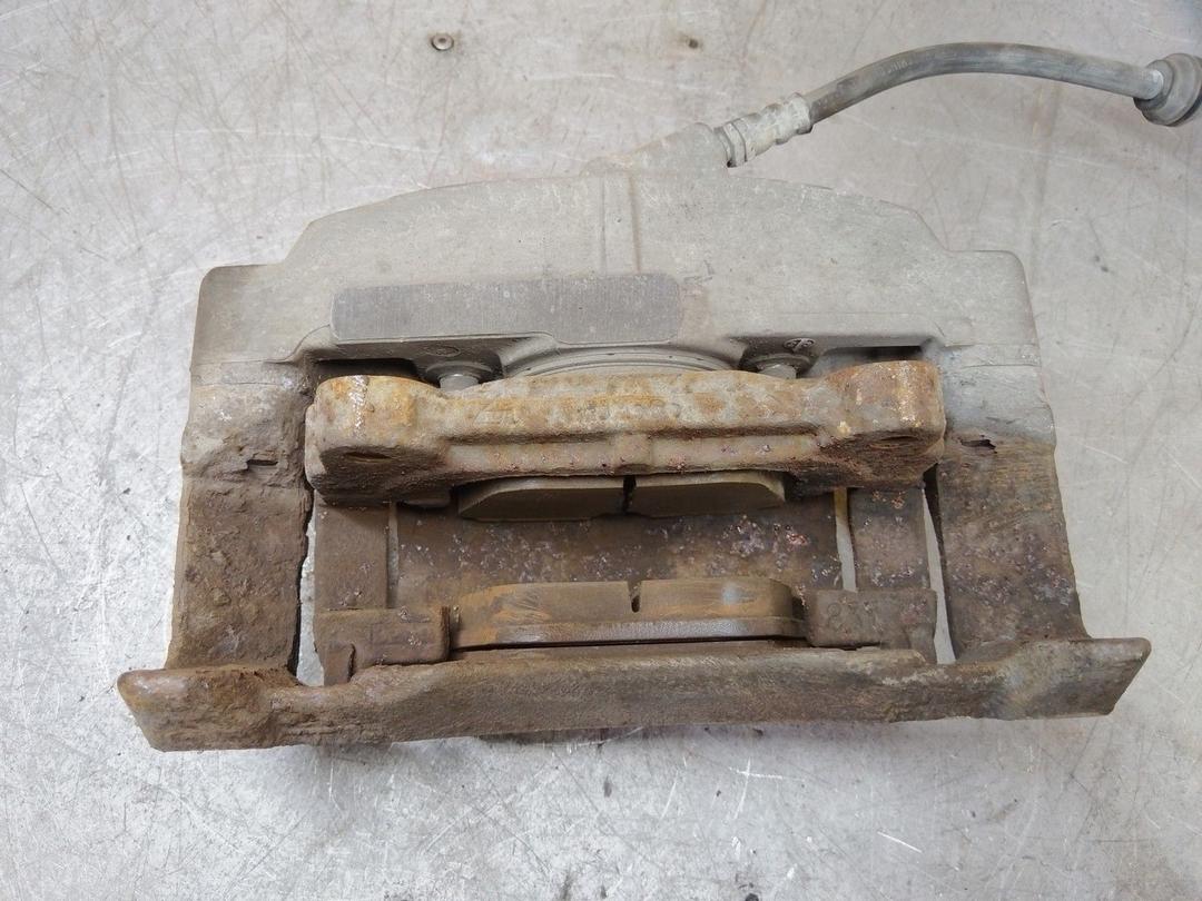 Суппорт передний правый 5Y9590 Volvo XC70 - Фото 10