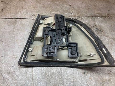 Фонарь задний левый W0670U Opel Vectra купить в магазине запчастей бу