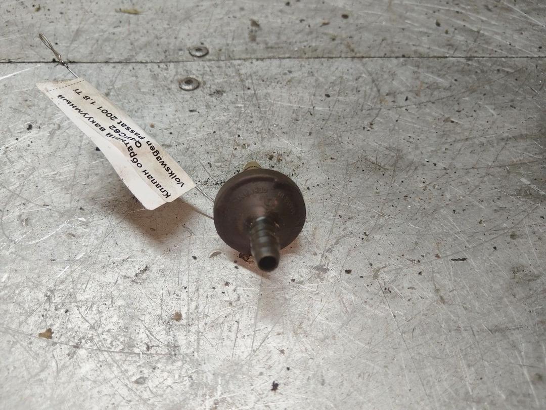 Клапан обратный вакуумный Q4FC62 Volkswagen Passat купить