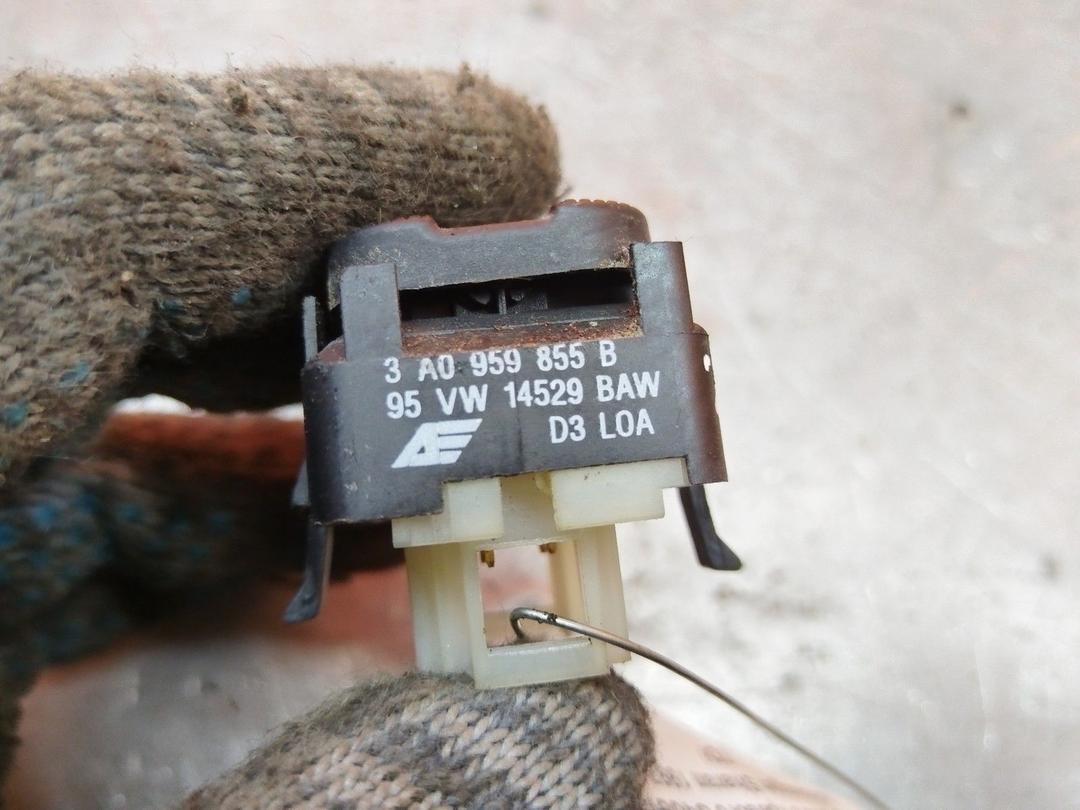 Кнопка стеклоподъемника переднего правого G4CSWC Volkswagen Sharan купить с доставкой