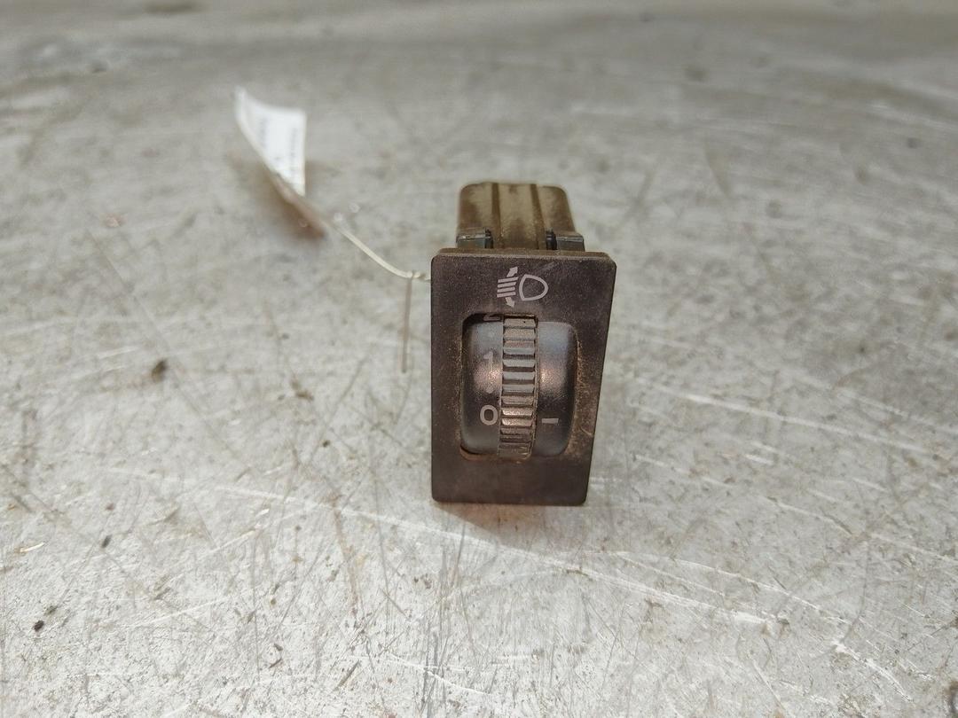 Кнопка корректора фар M474N1 Toyota Avensis