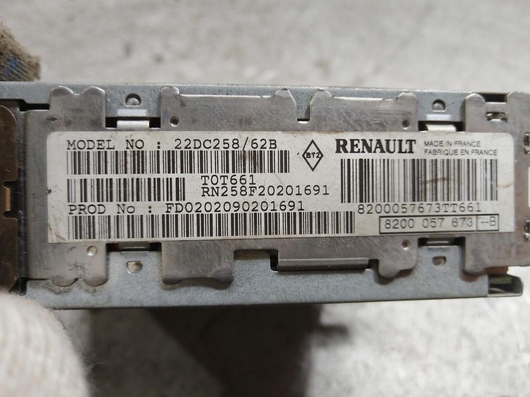 Магнитола D4VAV8 Renault Laguna купить в магазине запчастей бу