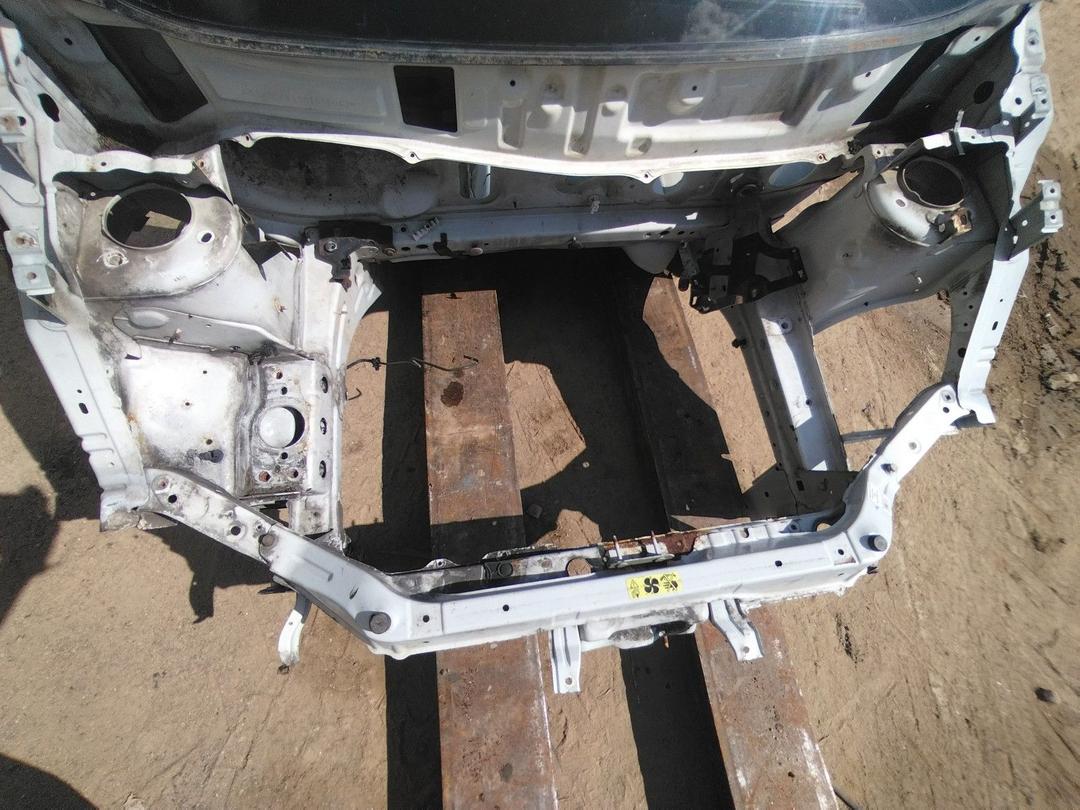 Передняя панель крепления облицовки (телевизор) NIYMU0 Nissan Note купить в магазине запчастей бу