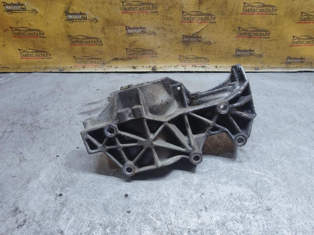 Кронштейн компрессора кондиционера 7BCB62 Renault Espace