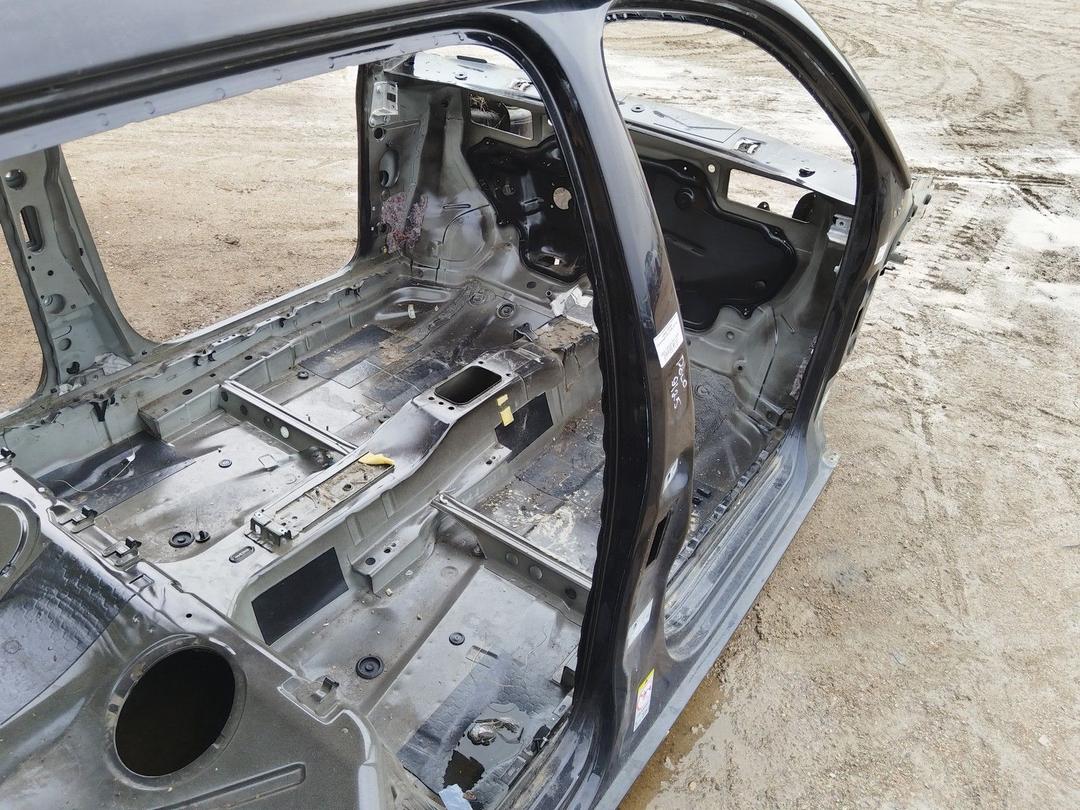 Стойка кузовная центральная правая K8FBIS Volkswagen Polo купить на авторазборке