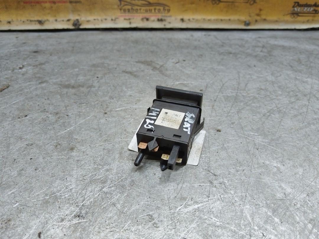 Кнопка подогрева заднего стекла N83ZR1 Seat Toledo купить в магазине запчастей бу