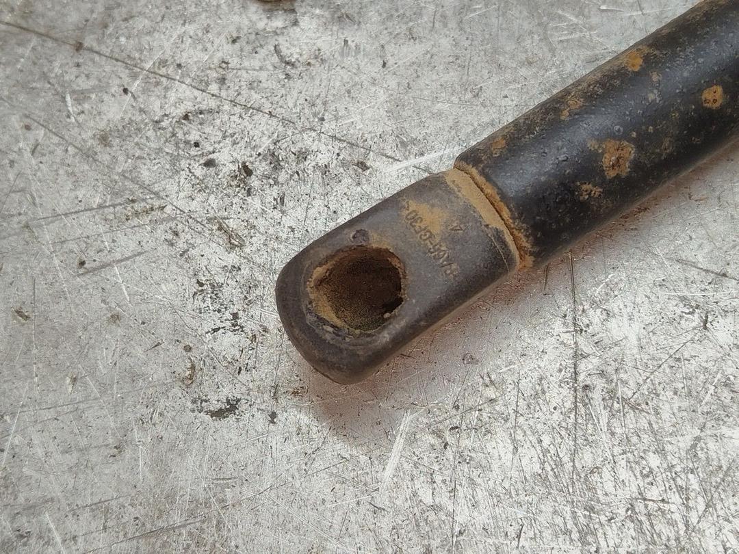 Амортизатор крышки багажника (3-5 двери) HD67KF Volkswagen Golf - Фото 2