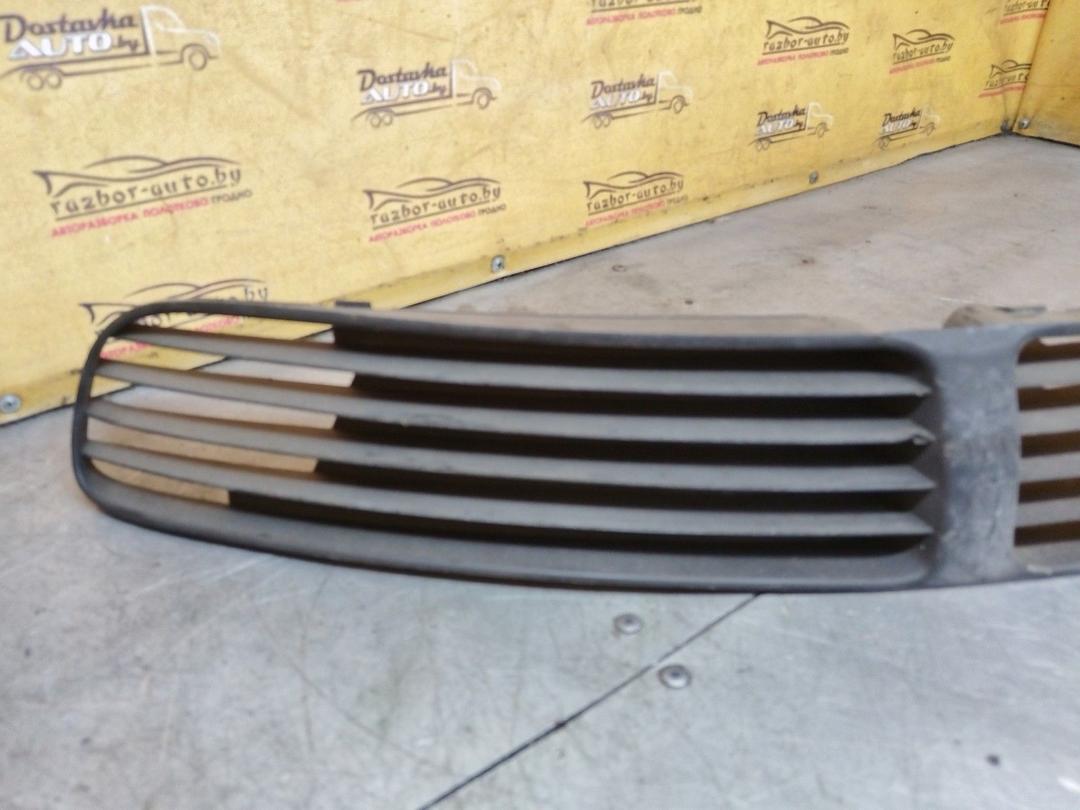 Заглушка (решетка) в бампер передний YLYJK8 Volkswagen Passat купить