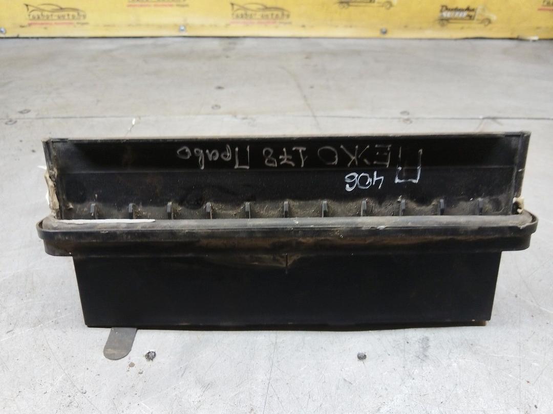 Решетка вентиляции кузова O6SM9F Peugeot 406 купить