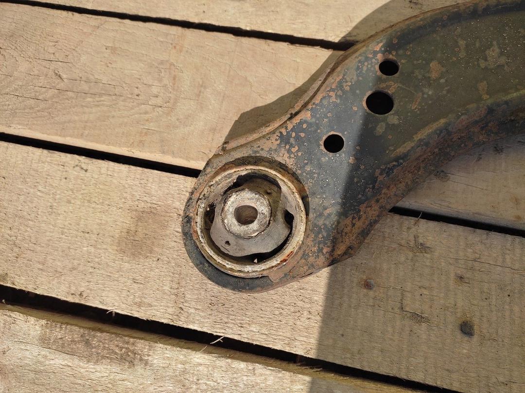 Рычаг передний правый FOB26U Skoda Octavia купить