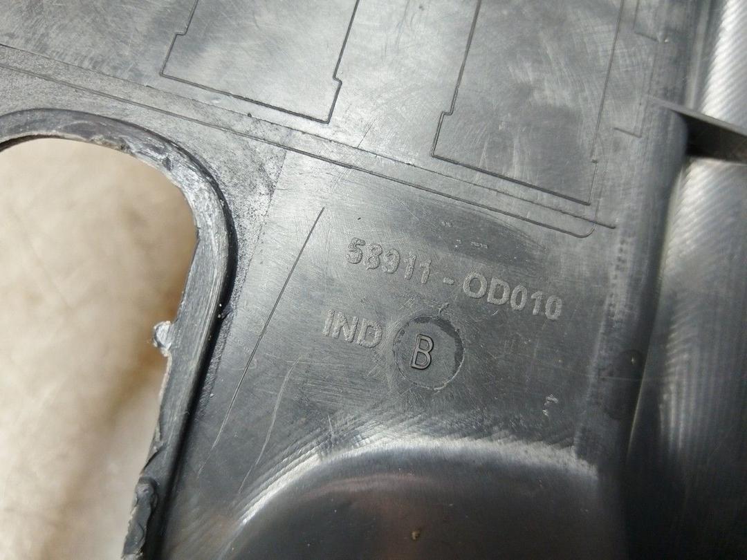 Консоль салона (кулисная часть) 6HYN4D Toyota Yaris купить с доставкой