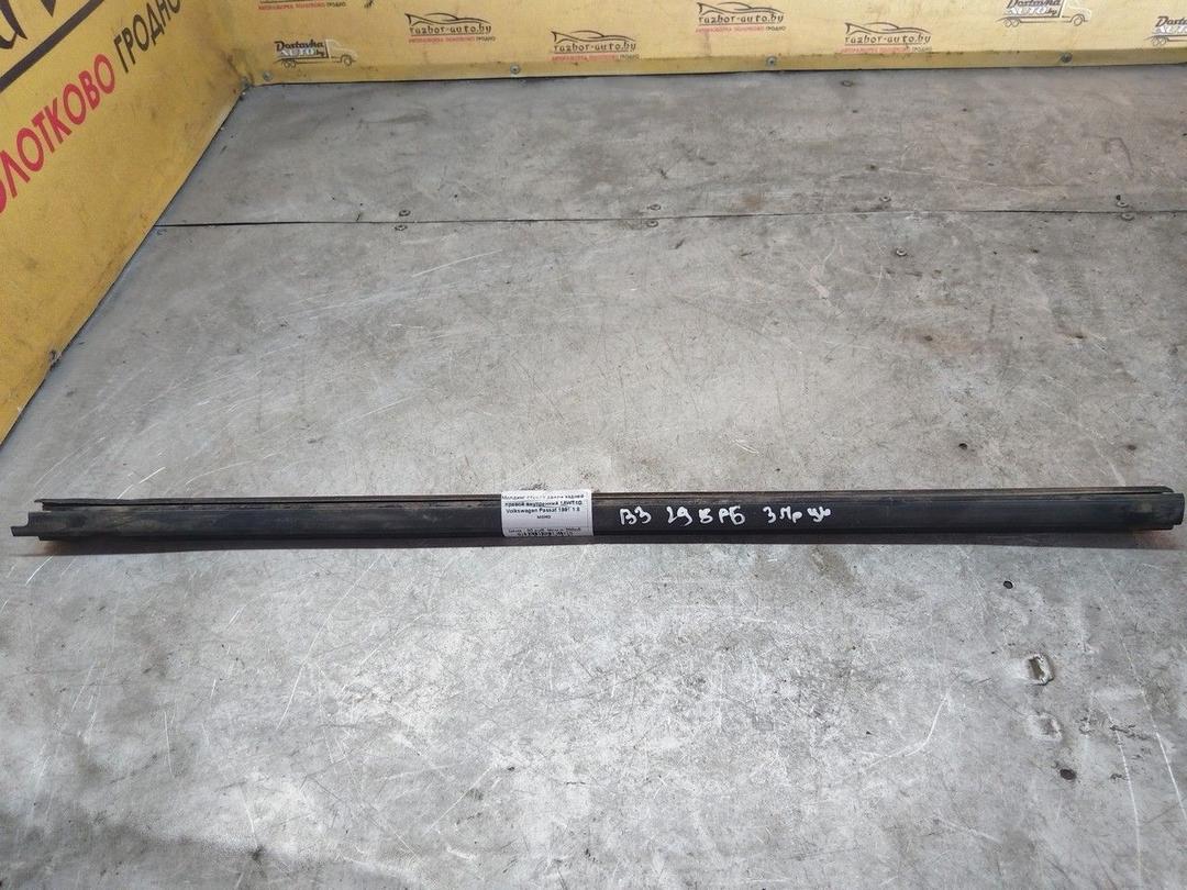 Молдинг стекла двери задней правой внутренний 1AWT1D Volkswagen Passat - Фото 1