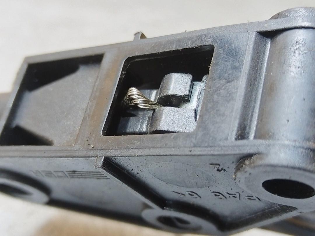 Трос капота E9R1T7 Citroen C5 - Фото 6